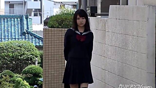 Momoki Nozomi, who looks great in her uniform, heads to Tokotoko and her favorite uncle's house today 1