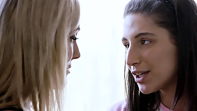 MILF bombshell Brandi Love orgasms with help of Abella Dangers tongue