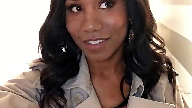 Chocolate skin hooker fucked in the hotel room