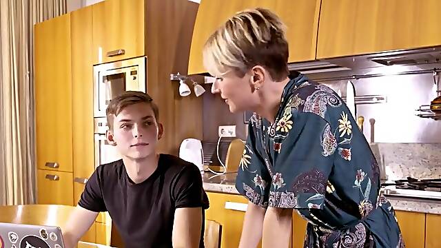 Lovely MILF wearing stockings and taking it raw in doggy