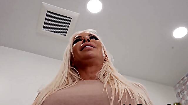 MILF Robbin Banx grows futanari dick and fucks her roommate hard