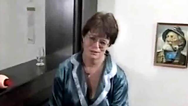 Stortittad svensk Milf leker med dildos