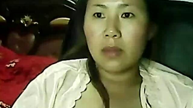 Lonely Chinese MILF Pleasures Herself on Webcam