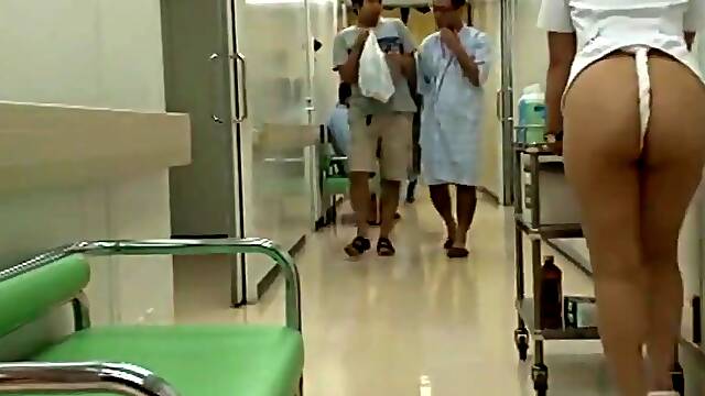 Fundoshi clinic上半身は白衣下半身はふんどし