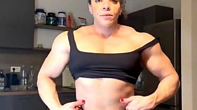 Muscle curves entreat for coarse flexing