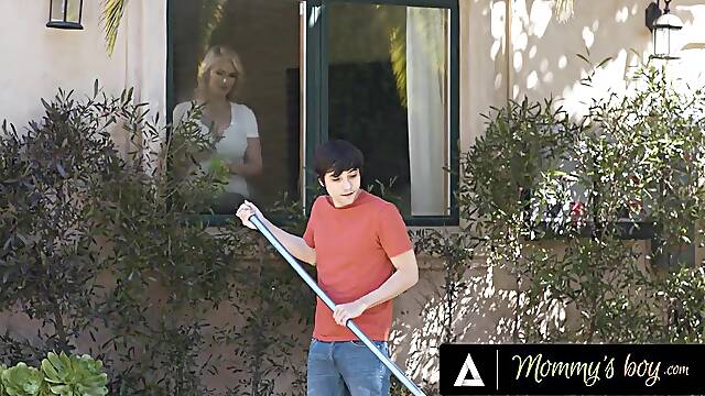 Voyeur Chap Bangs His Stepmom's Large Titties