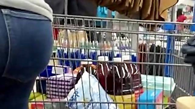 Wow mega butt pawg mother id like to fuck I groped her towards the end