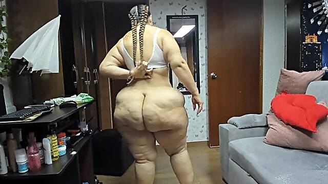 Kristen Hill BBW ass spreading and clapping