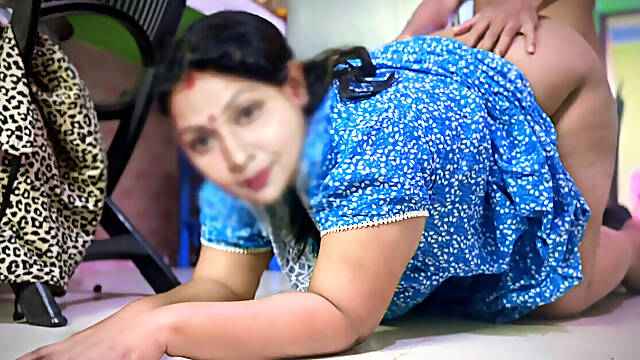 Indian Desi Hot Aunty Fucked by Neighbor Guy When She Was Cooking in Kitchen in Morning While Uncle Not at Home