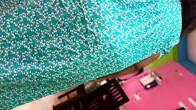 POV: Hot Indian Big Ass Maid Sweep My Room & I See Her Naked Ass