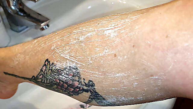 Melissa Johnson Shaving Her Granny Legs