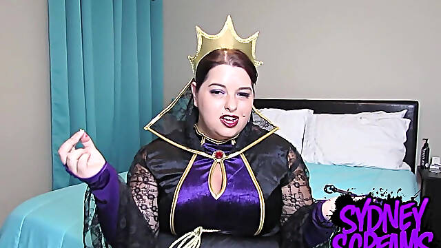 Evil Queen Eats 7 Shrunked Dwarves